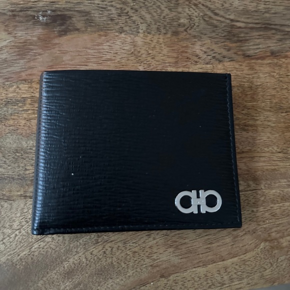 Men’s Ferragamo Gancini Wallet - Picture 1 of 6